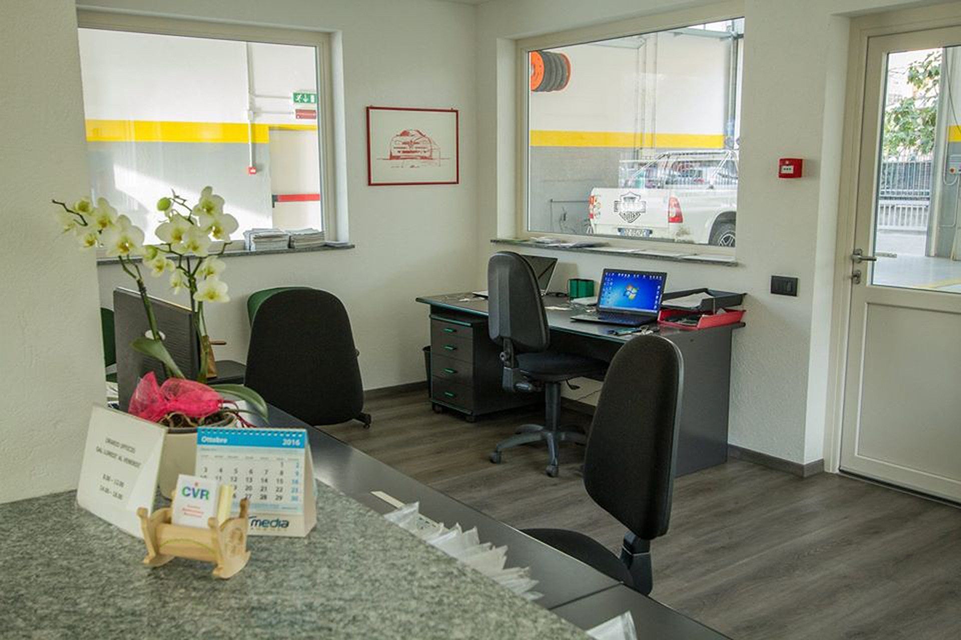 area ufficio di un centro revisioni