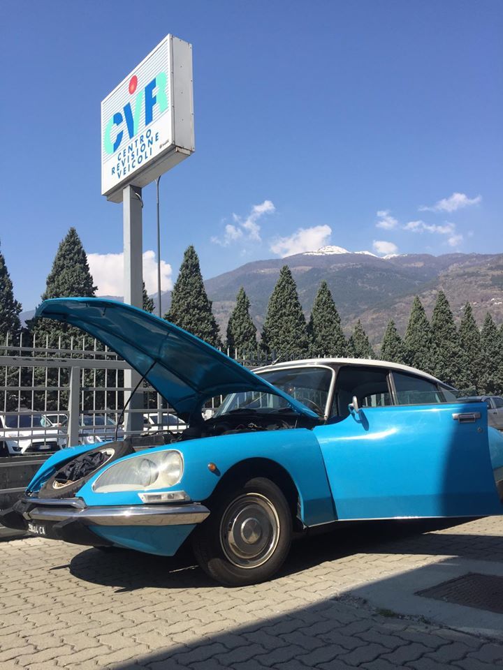 automobile d'epoca azzurra