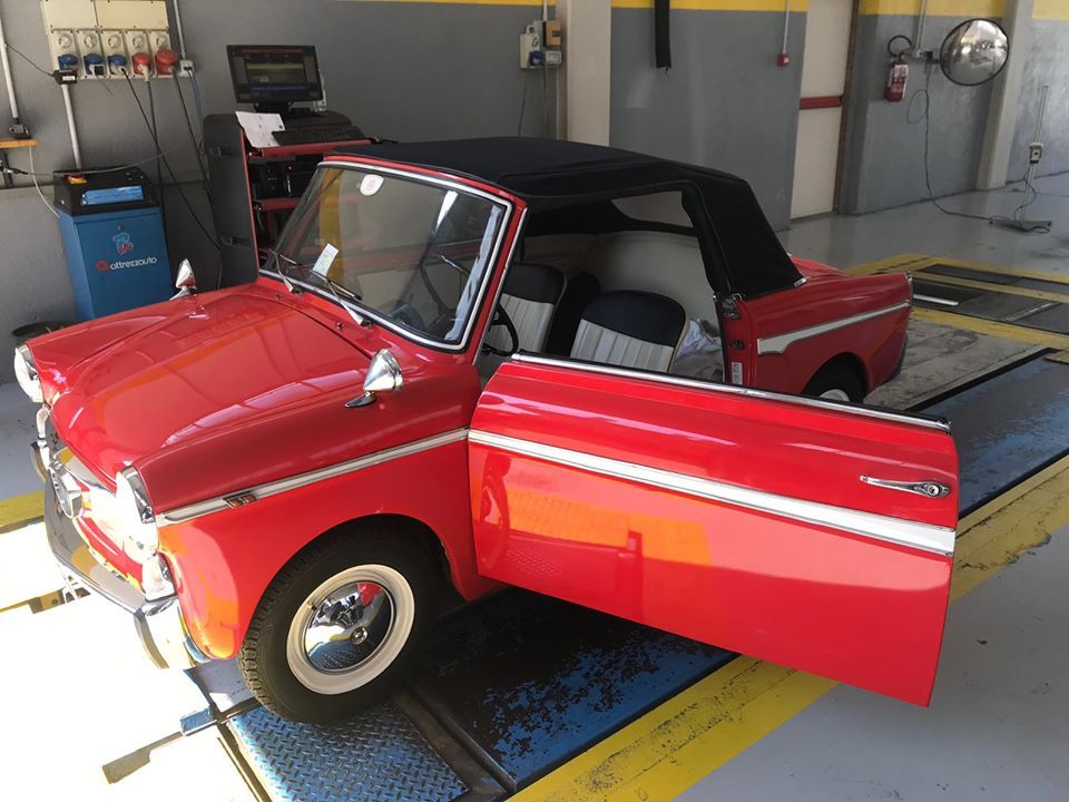 auto d'epoca rossa