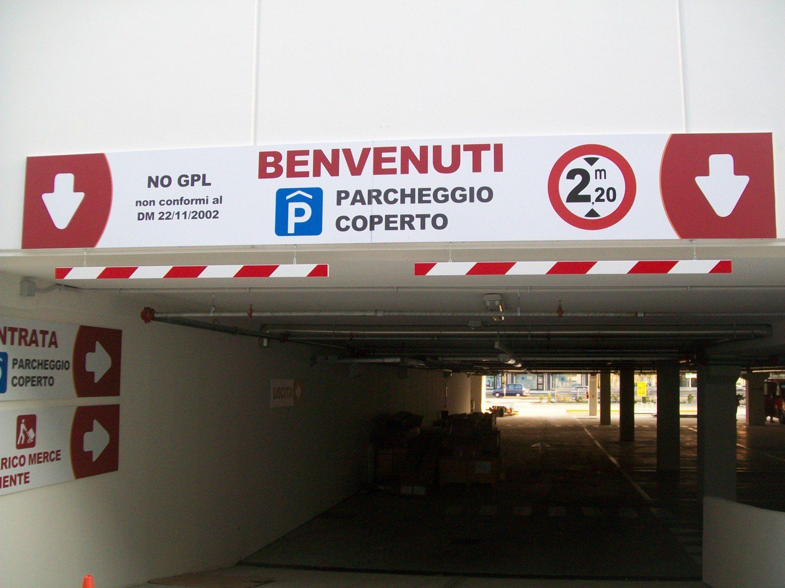 Segnaletica informativa per aziende.