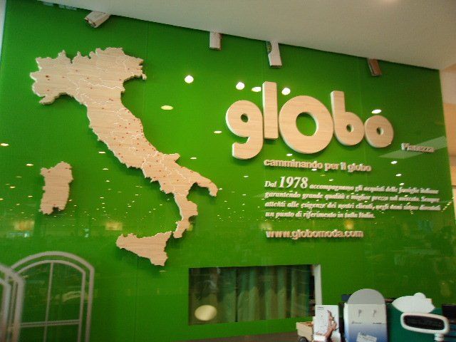 Segnaletica luminosa personalizzata.