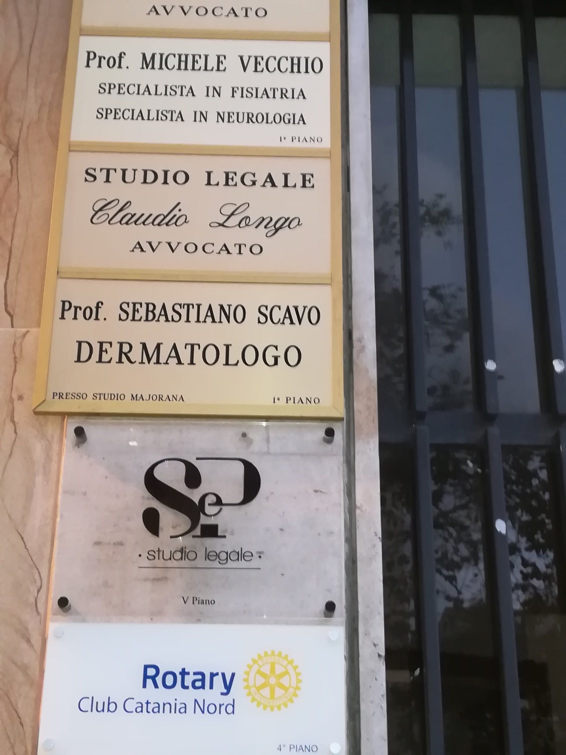 insegna dell'ambulatorio del dermatologo