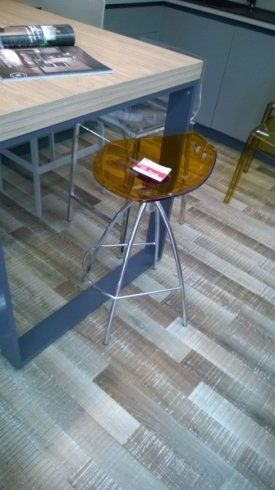 sedia in ferro e plastica trasparente