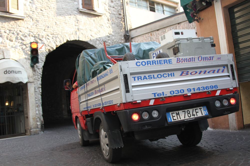 furgone della ditta per trasporti in centri cittadini