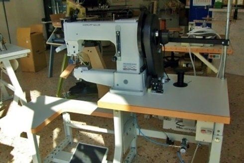 sistema con macchina da cucire industriale