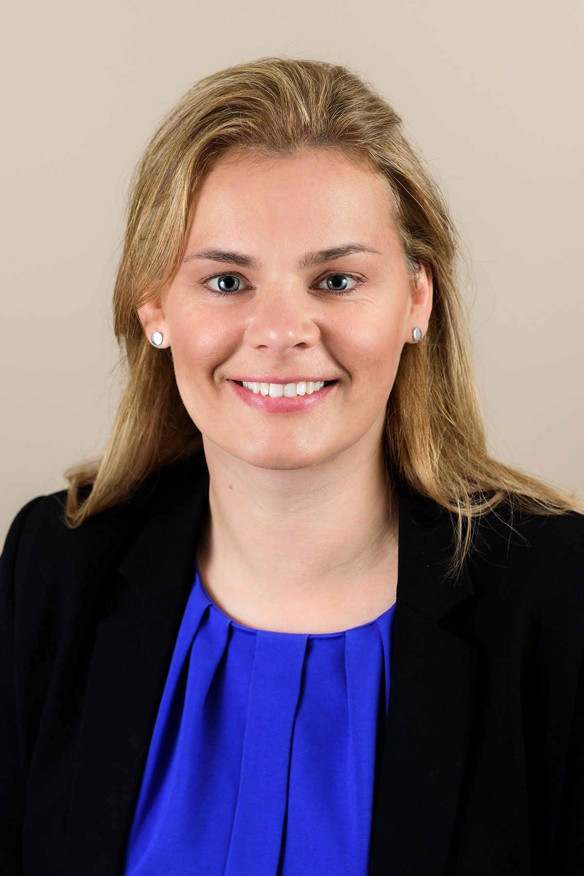 Kelly Smith, Accountant
