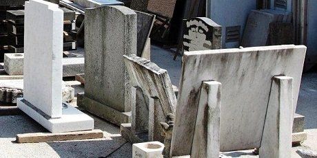 Dirty and stained memorials