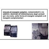 Testo che definisce i mangimi per animali, con immagini della confezione del prodotto raffigurante il logo di un quadrifoglio.
