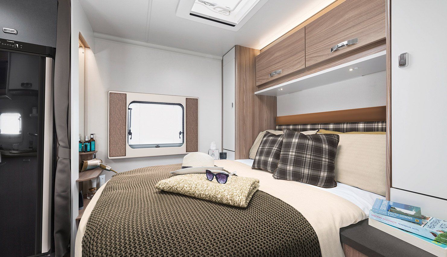 automatic, motorhome hire, campervan rental, zefiro 696,