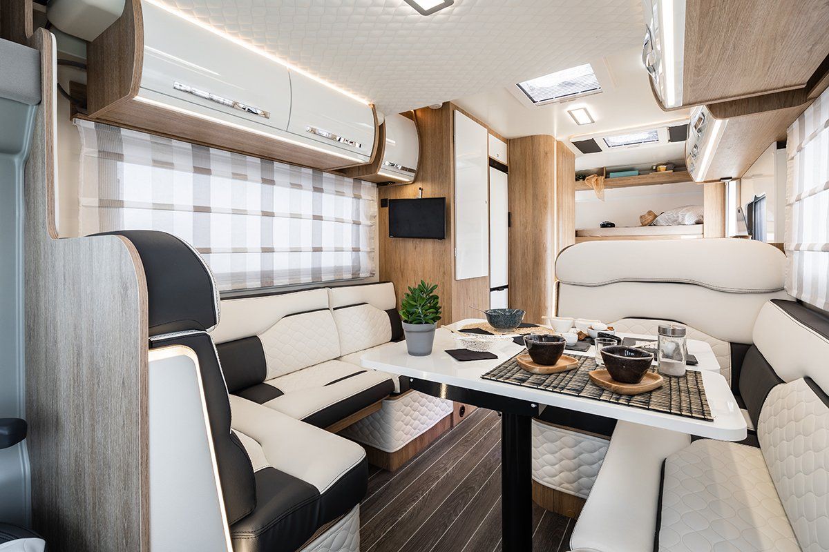 auto roller 707 motorhome hire, motor-home rental, dinette, touring, luxury, camping,
