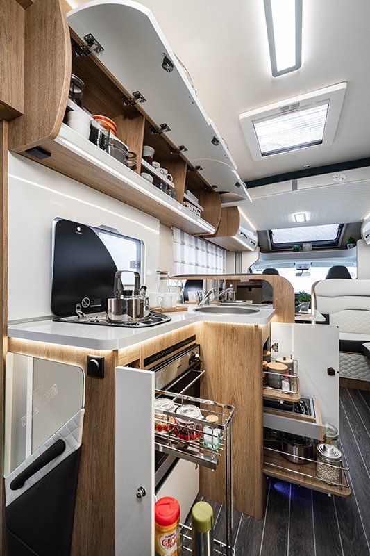 auto roller 707 motorhome hire, motor-home rental, kitchen, touring, luxury, camping,