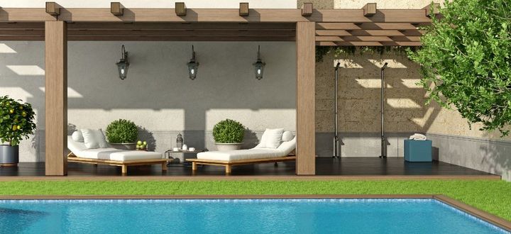 pergola in legno a bordo piscina