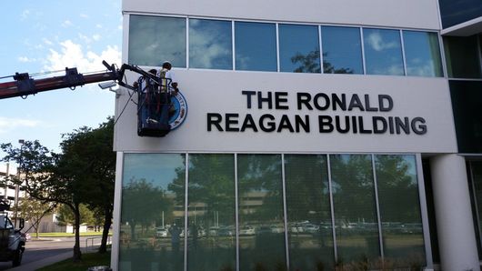 Sign Install8-min