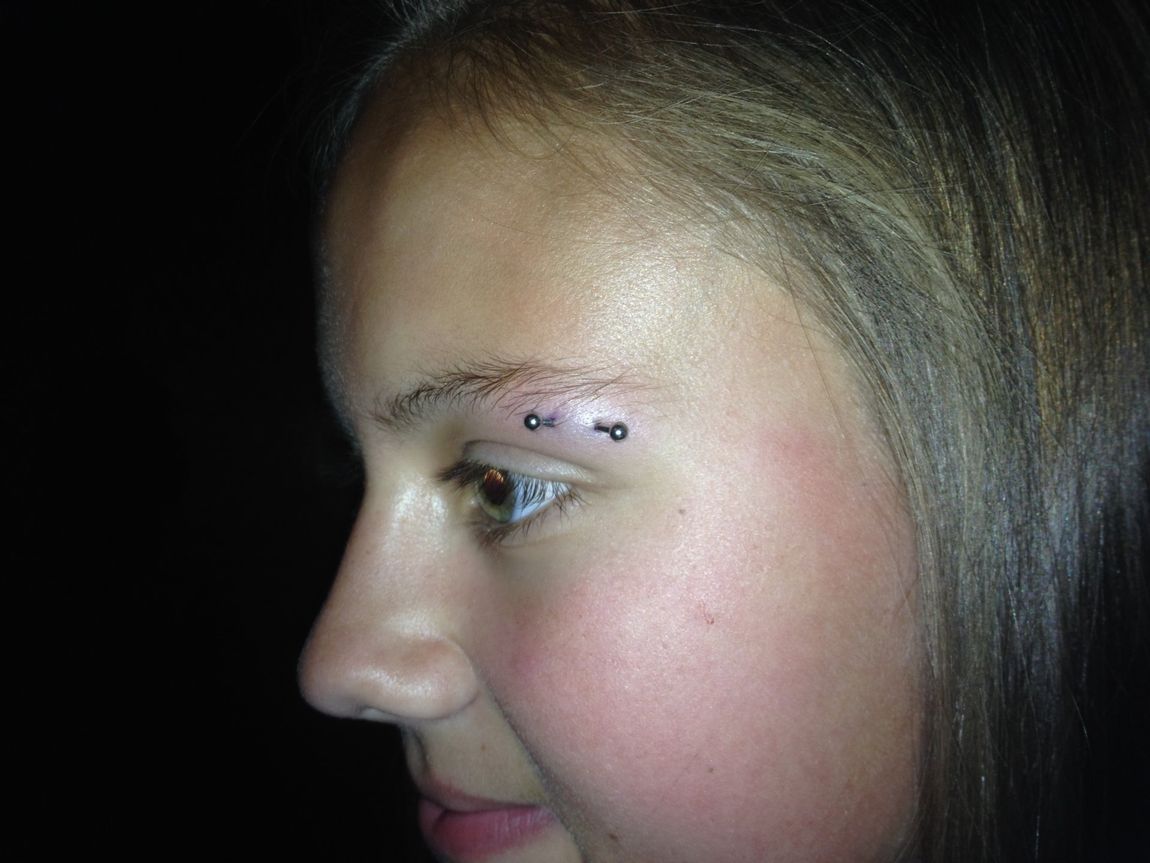 Horizontal eyebrow
