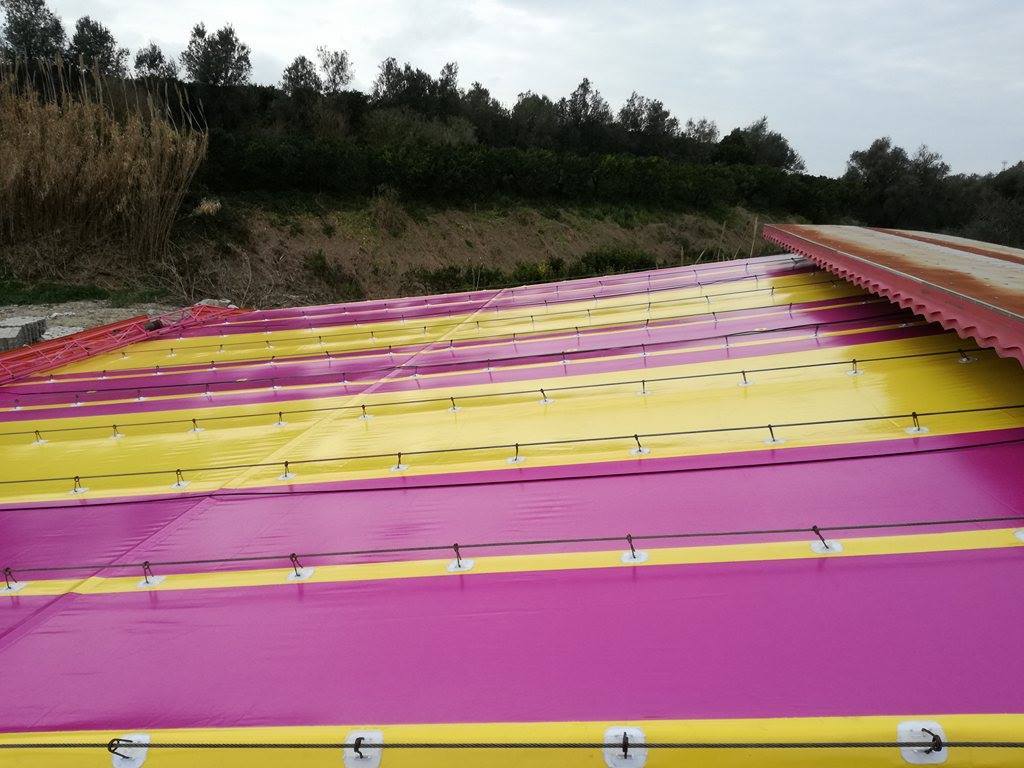 Gazeb rosa e giallo