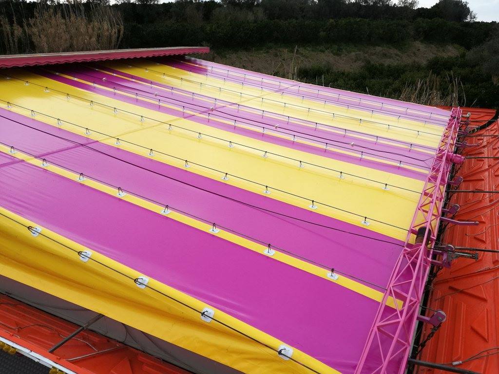Realizzazione di gazebo giallo e rosa