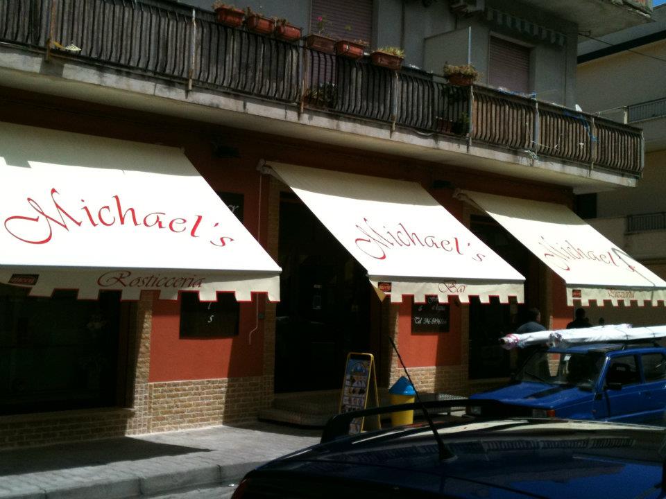 Tende con loghi e marchi pubblicitari