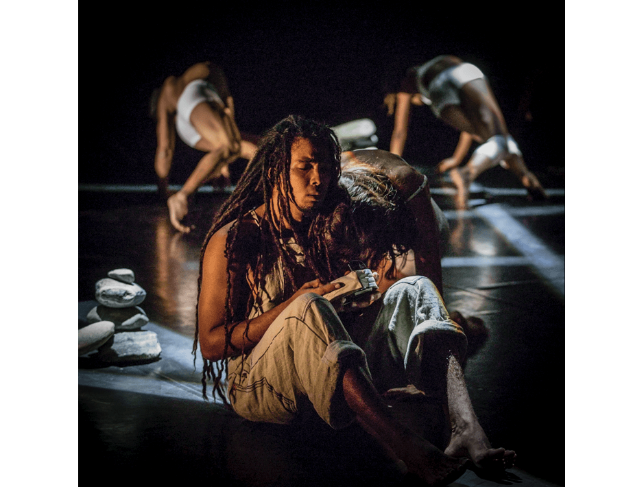 prestation de danse en public et danseuses