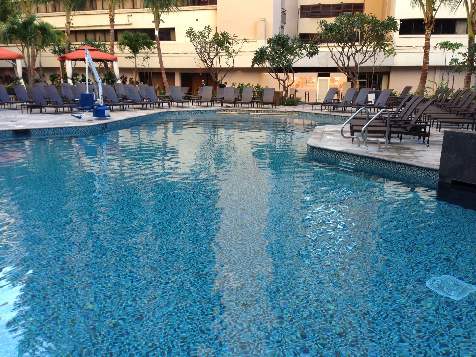 Clear Pool in Resort with Good Ambiance - Oahu HI - Pacific AquaScapes