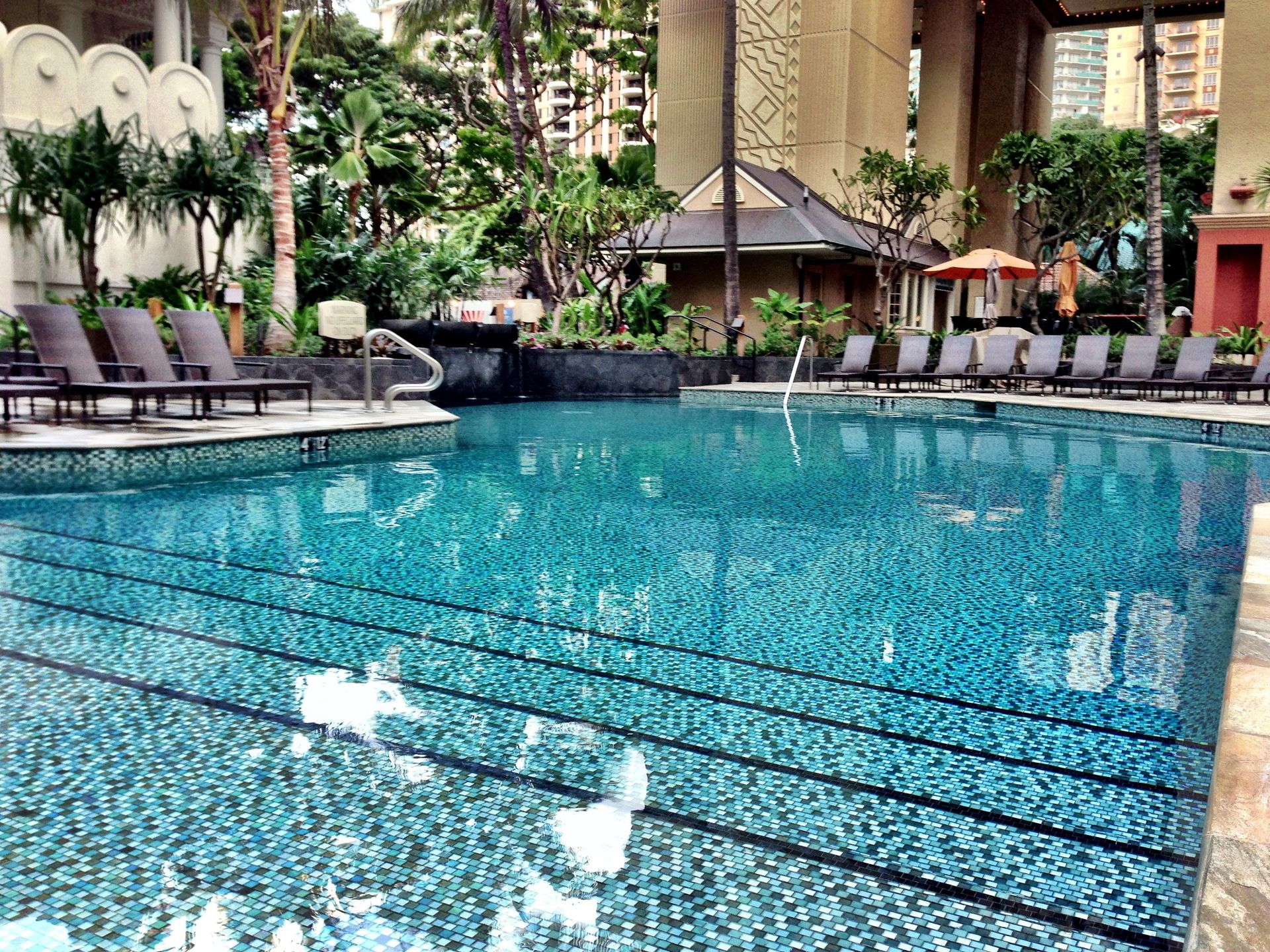 Clear Pool in Resort - Oahu HI - Pacific AquaScapes