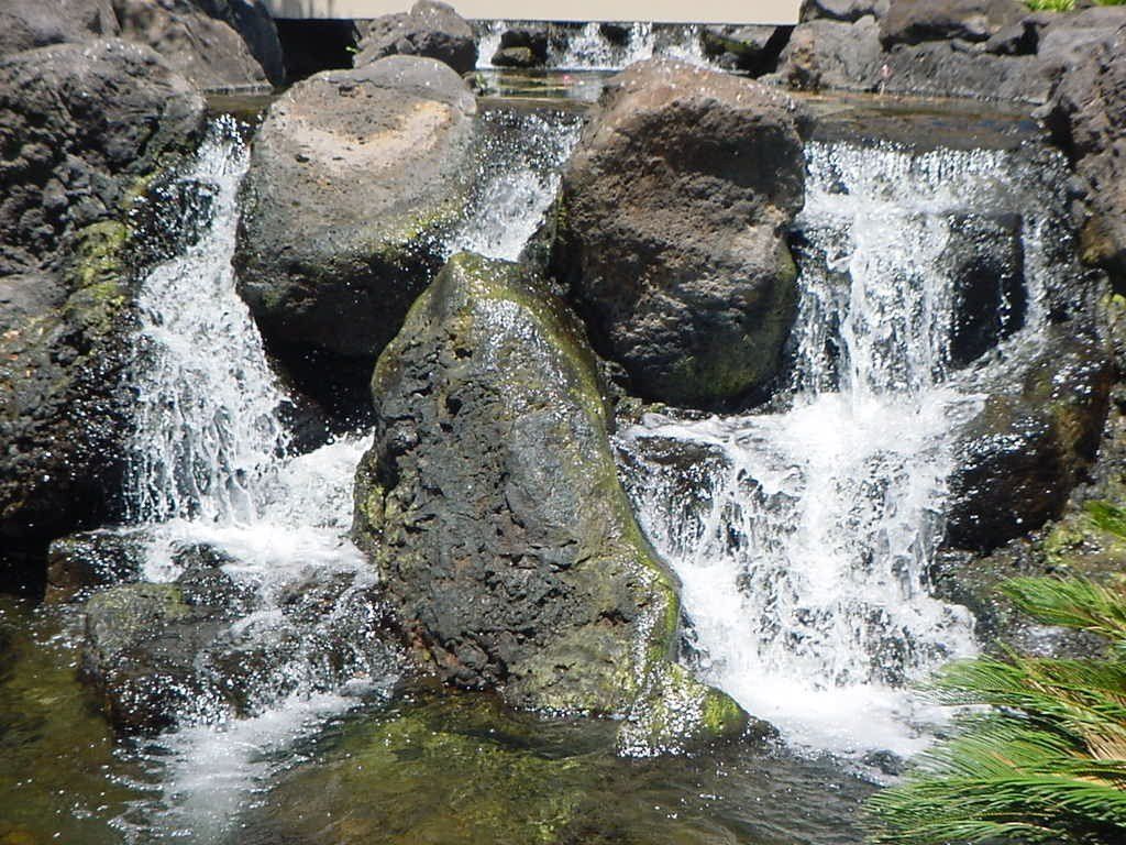 MOC Pond Waterfall - Oahu HI - Pacific AquaScapes
