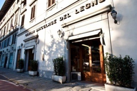 vetrina del centro bricolage del legno