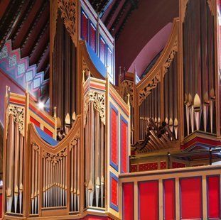 Expert wedding organist