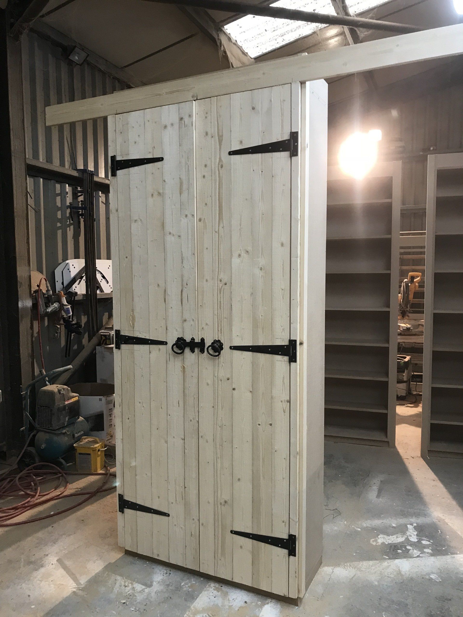 Fitted furniture 8