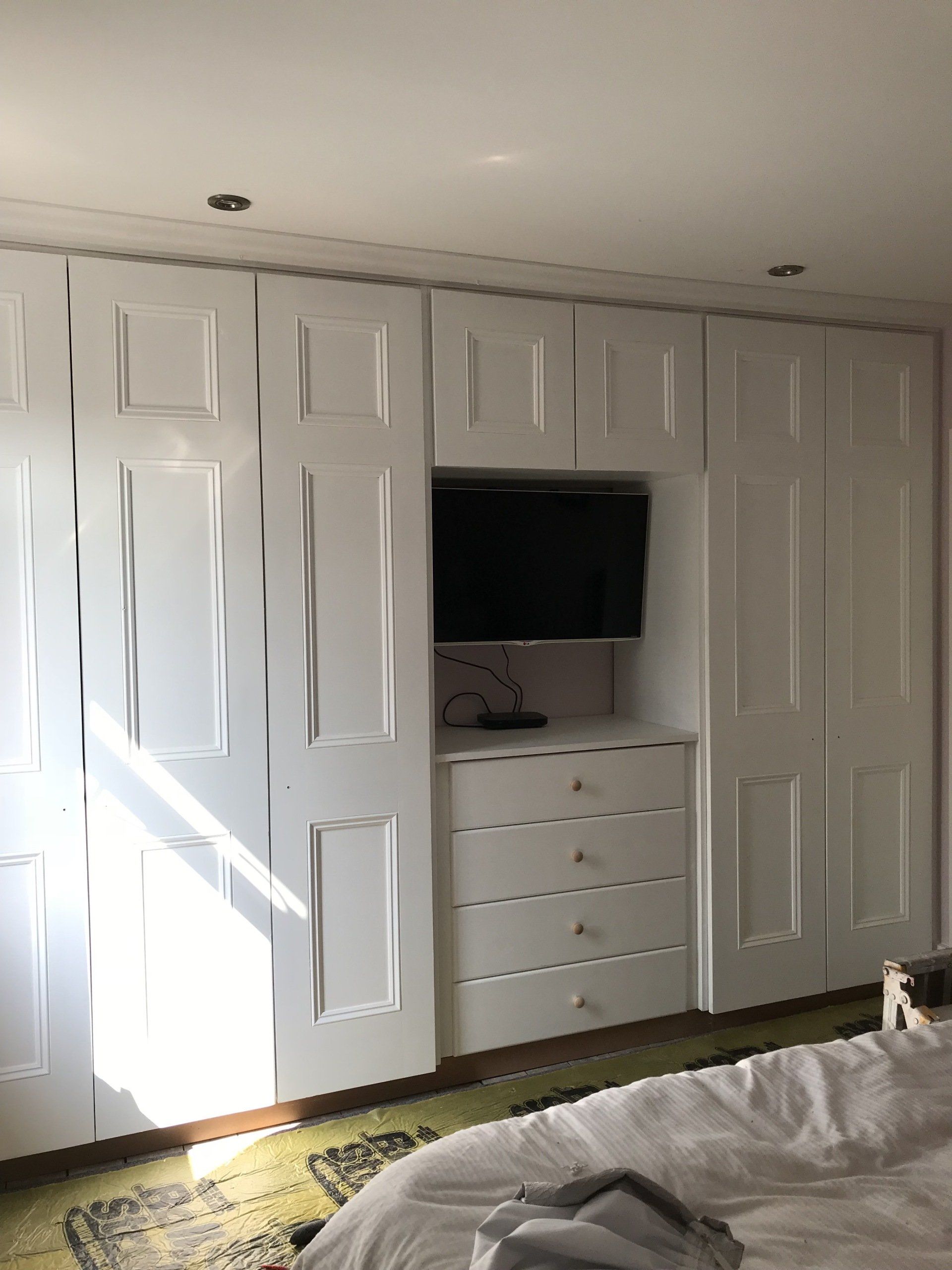White wardrobe 1