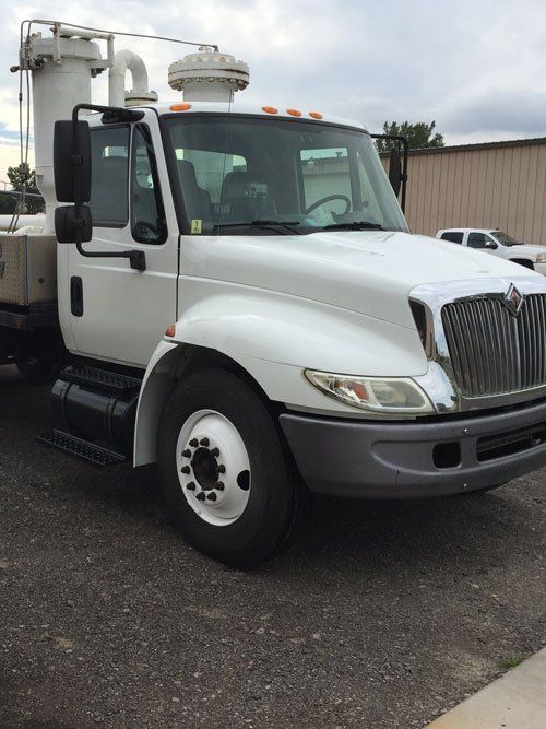 white semi truck
