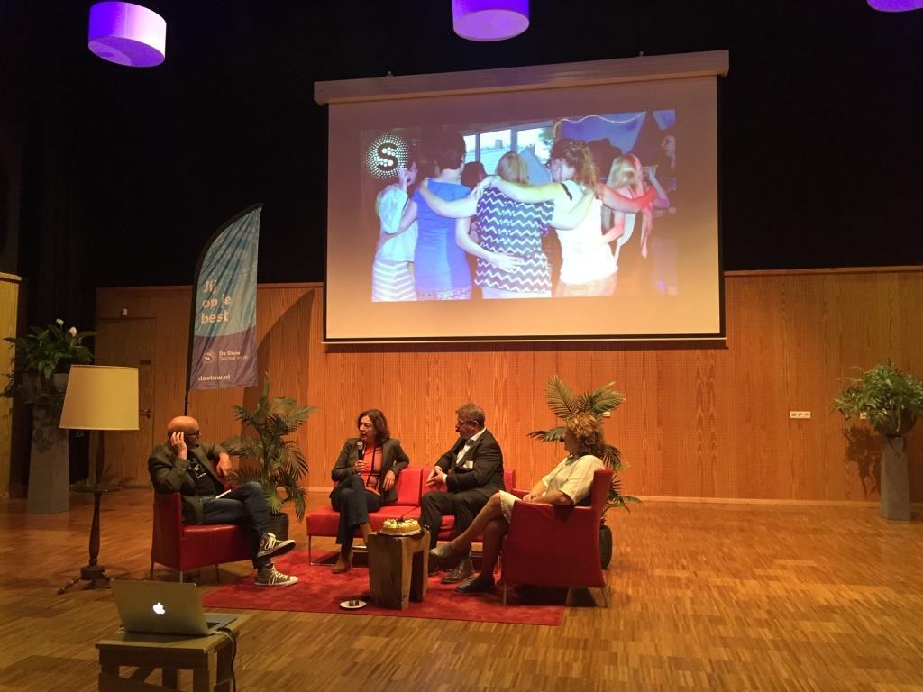 Foto event van De Stuw van het podium met sprekers