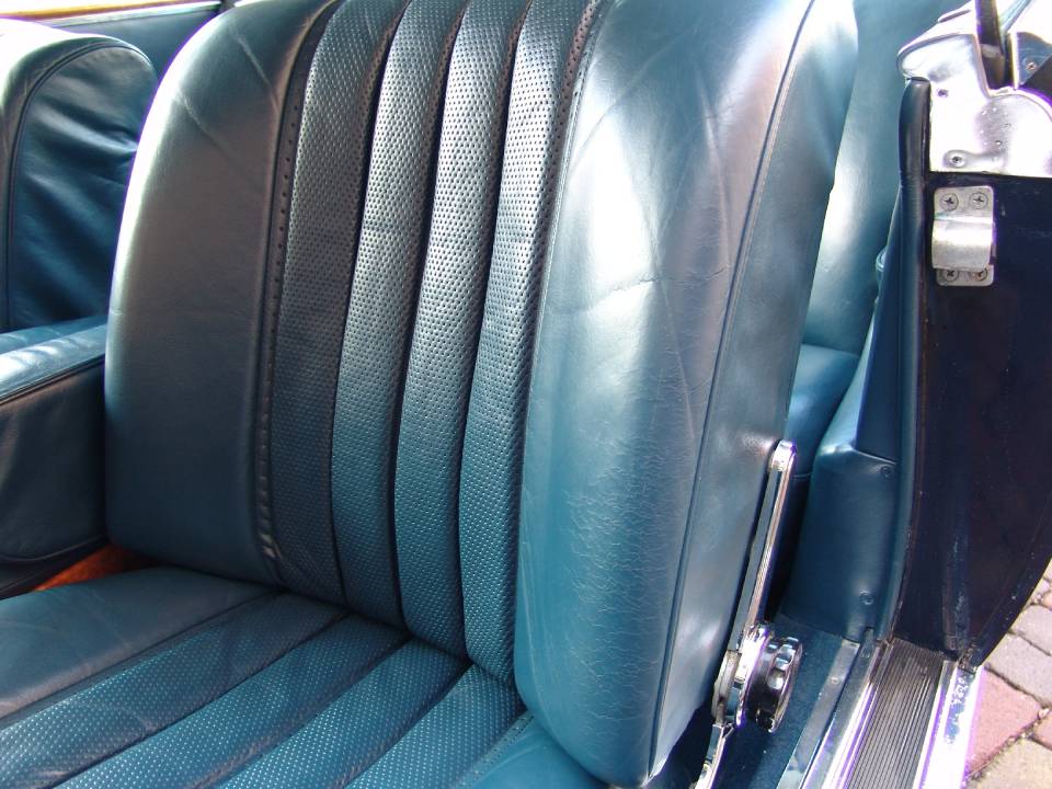 Trattamenti rivestimenti interni auto