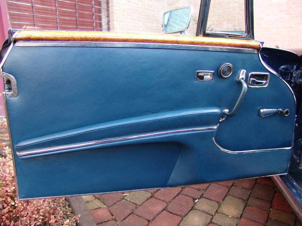 Pulitura interni dell'auto