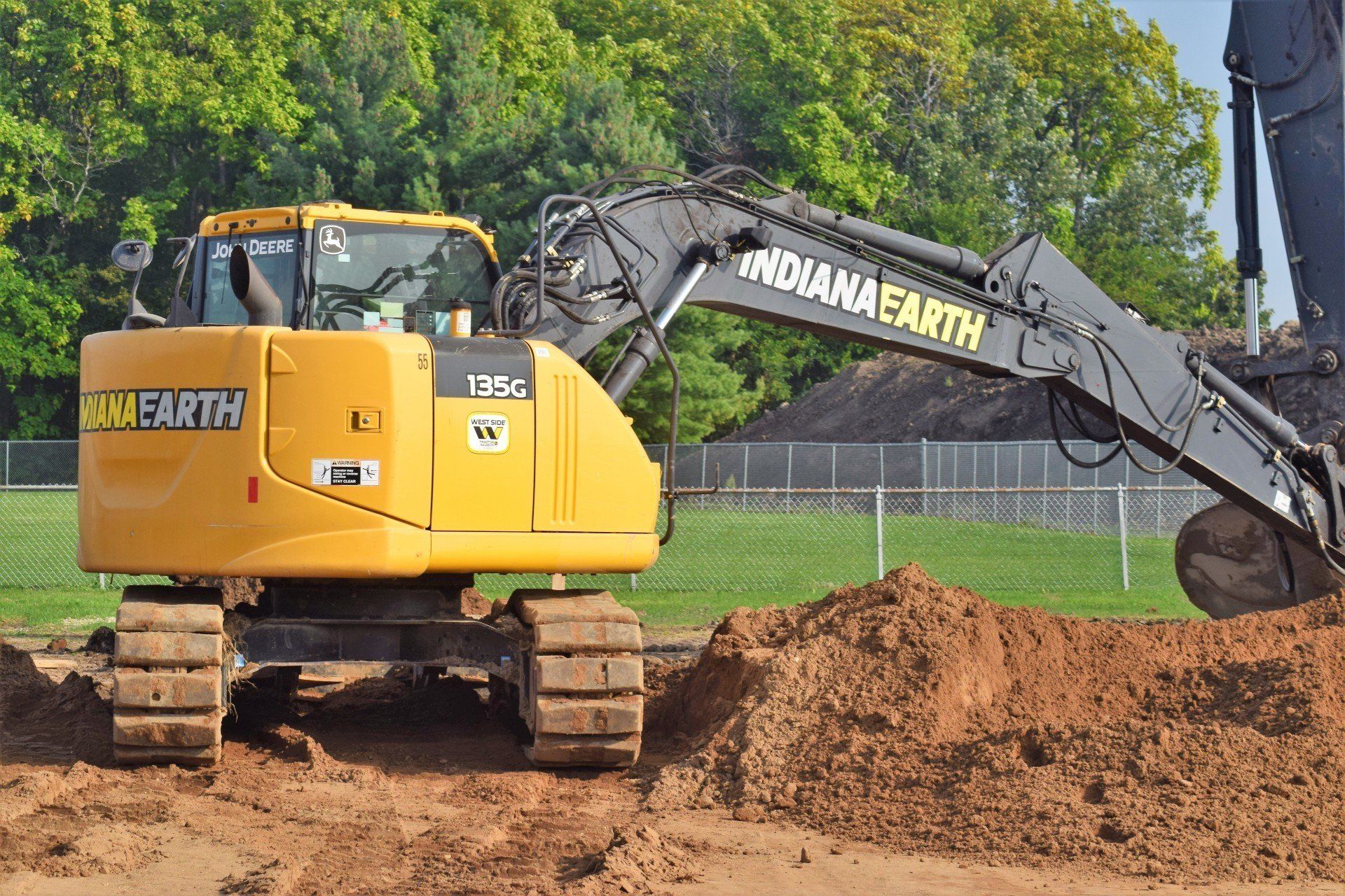 Indiana Earth Vehicle — South Bend, IN — Indiana Roll Off Services Inc