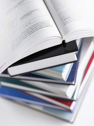 Pila di libri di odontoiatria