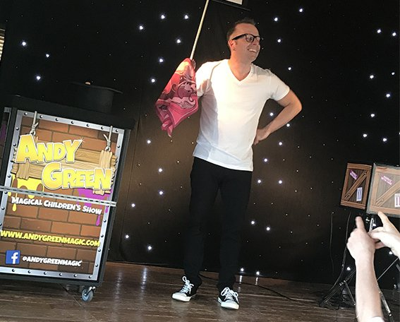 CHILDRENS MAGIC SHOW CHESHIRE