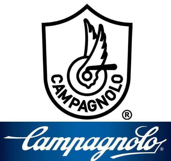 Campagnolo-logo in zwart-wit boven een blauw schrijflogo op een donkerblauwe achtergrond.