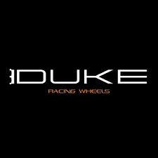 DUKE Racing Wheels-logo in wit en oranje op een zwarte achtergrond