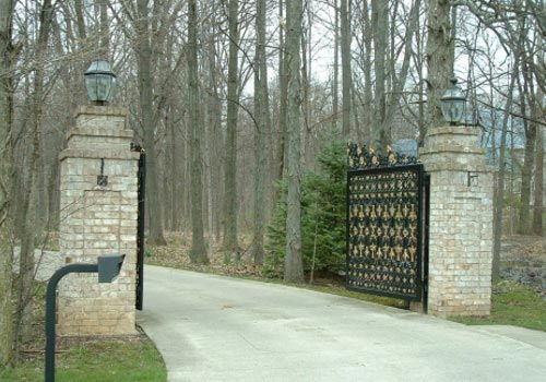 Classic Design Iron Gate — Fort Wayne, IN — Arrow Fence