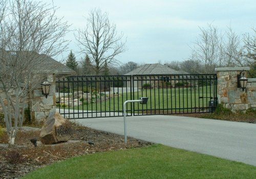 Driveway Entrance Gate — Fort Wayne, IN — Arrow Fence
