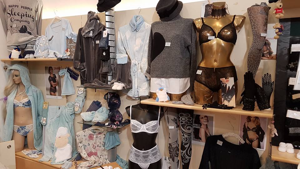 Negozio di abbigliamento e intimo