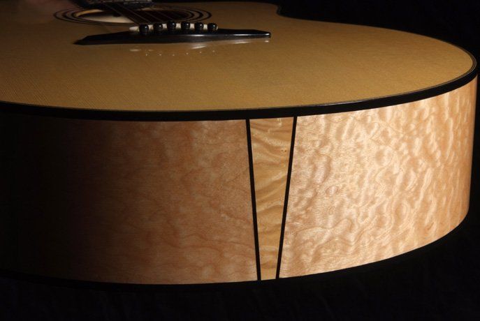 Detail butt Dinah in quilted maple and alpine spruce