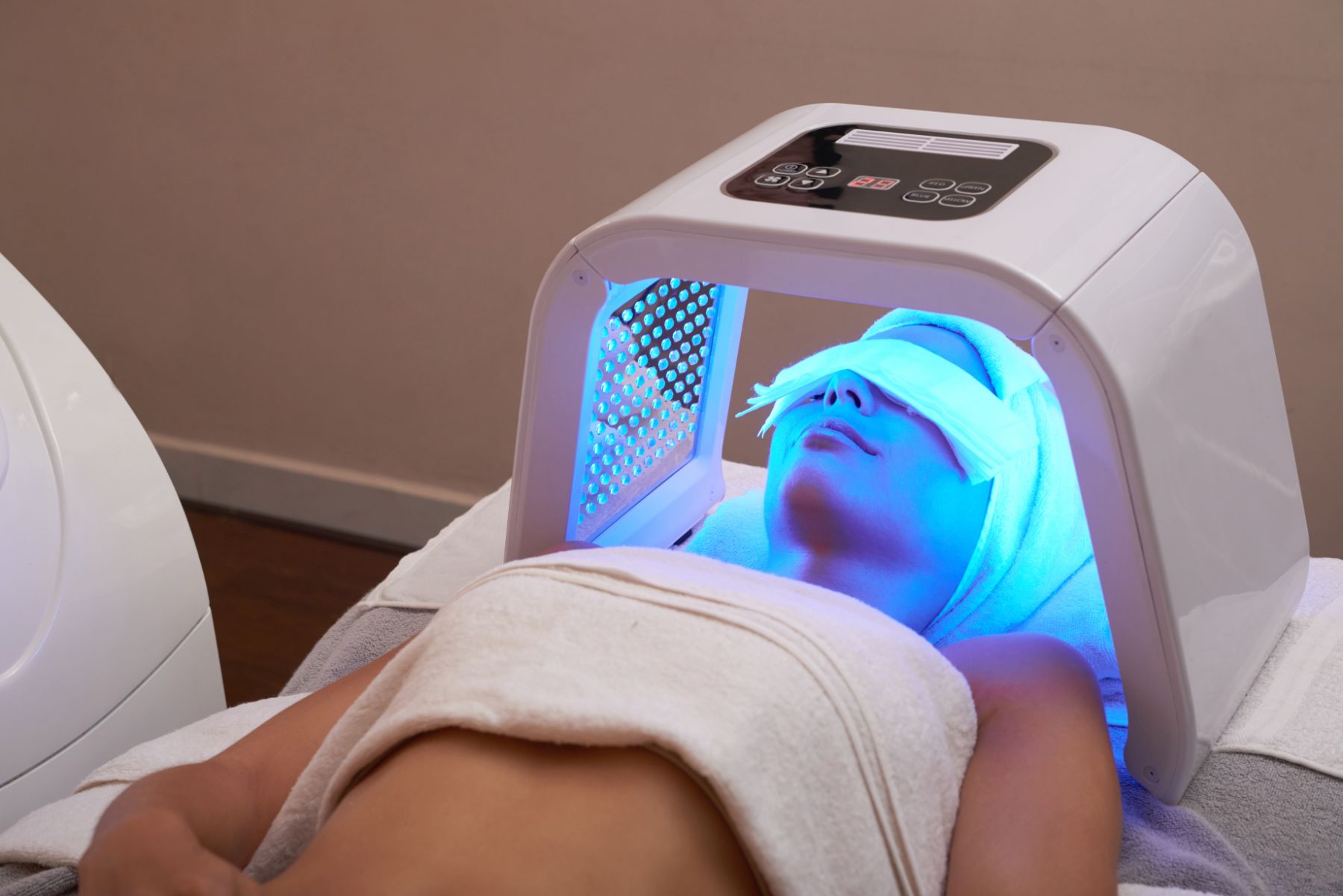 PDT blue light facial treatment
