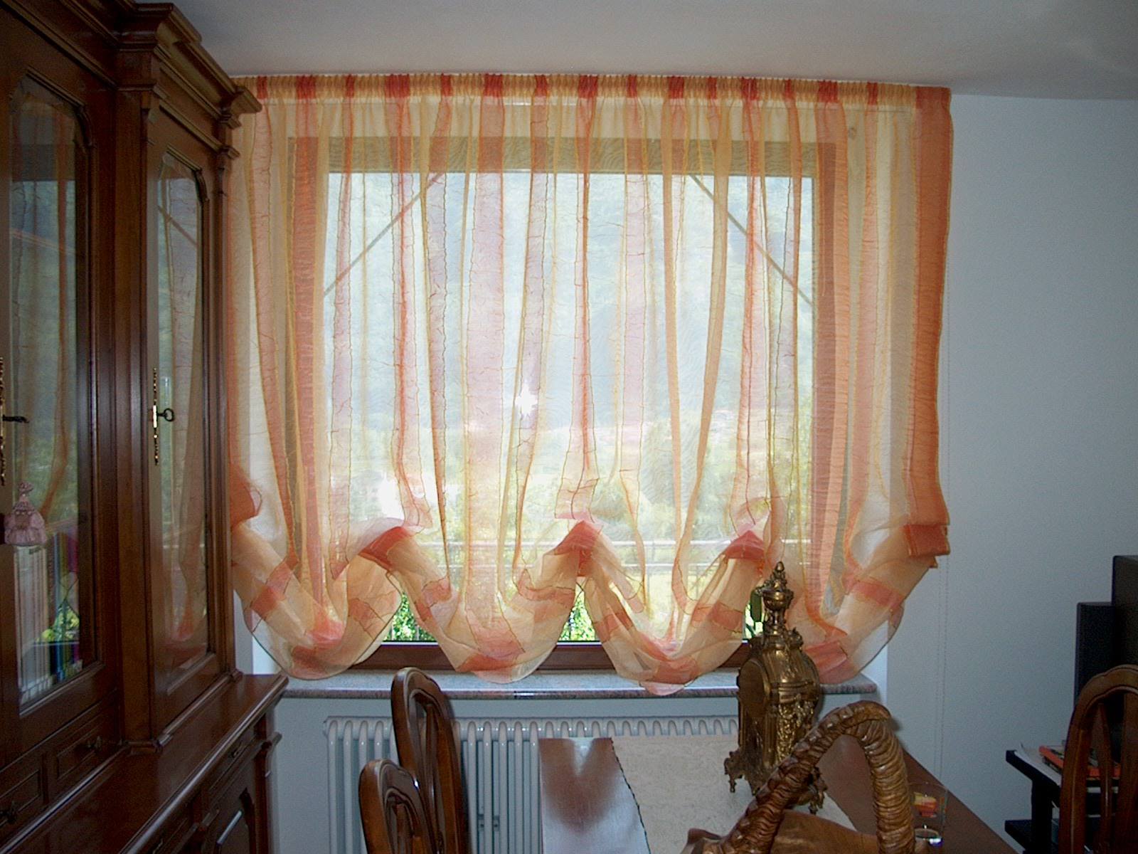 installazione tende da interni per finestre