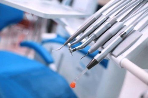 controllo denti, cure con attrezzi, controllo orale