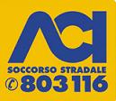 persona che dispone il triangolo rosso sulla strada a seguito di un incidente stradale