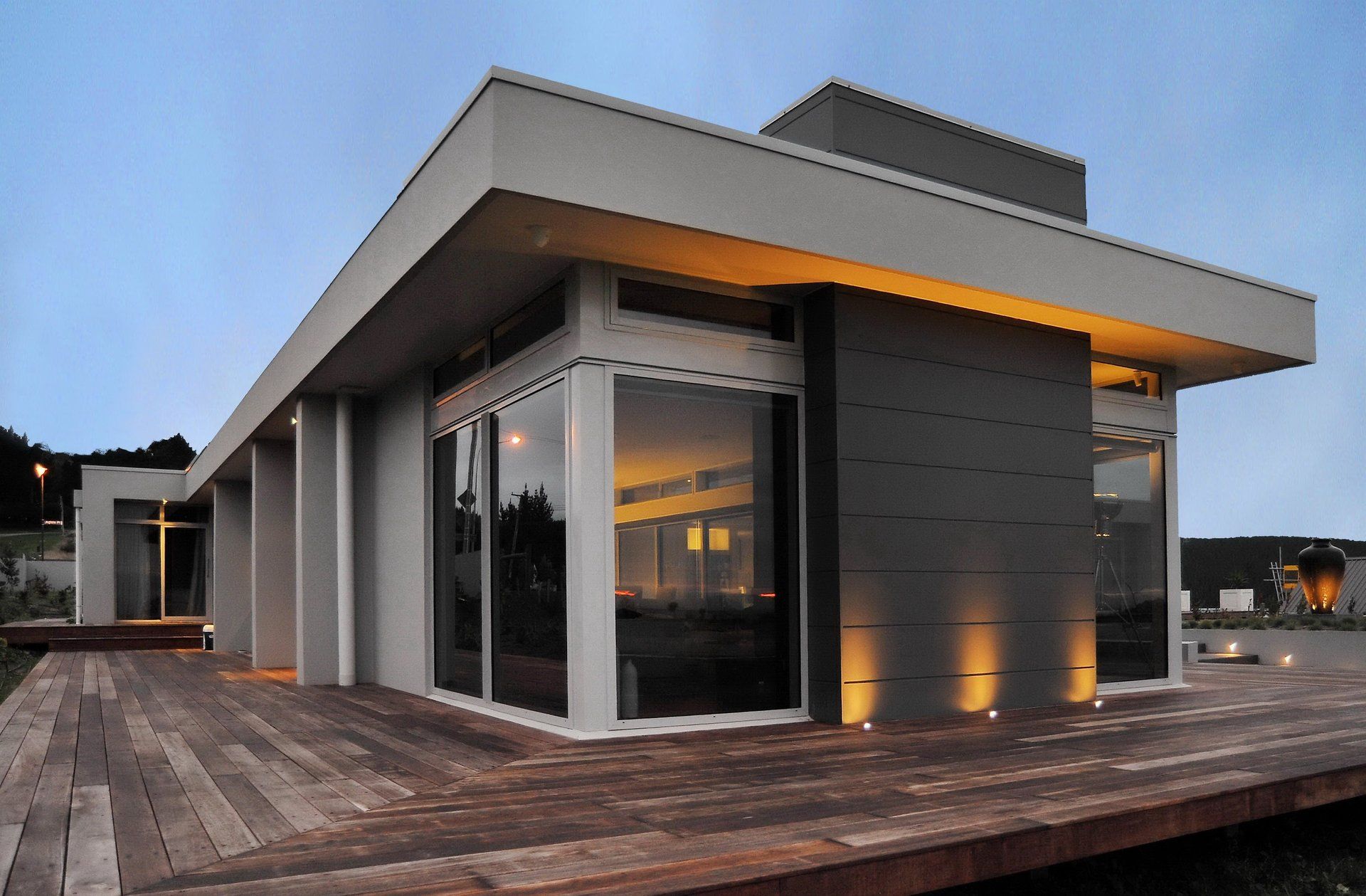 Exterior building lighting