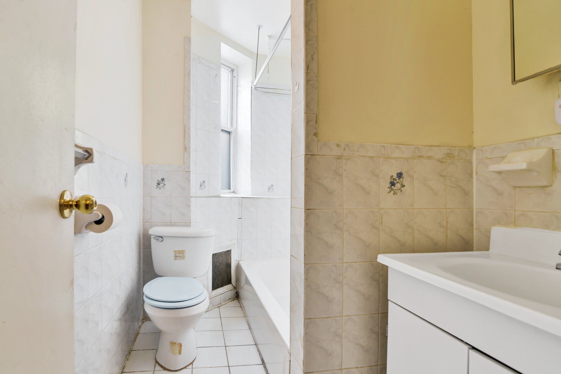 Bathroom - Before