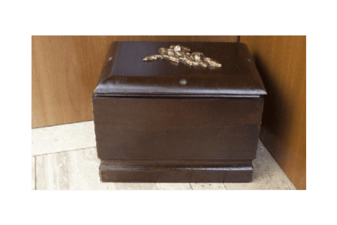 Noi della Battistini Onoranze Funebri ci occupiamo della vendita di accessori relativi al settore funerario.