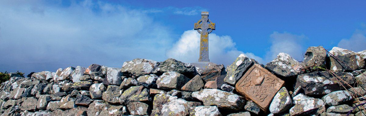 Photo of O'Neills Cairn by Art Ward ©